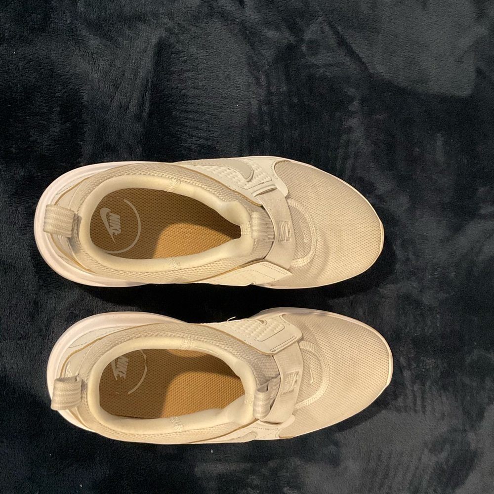 Nike Women's white Athletic Shoes